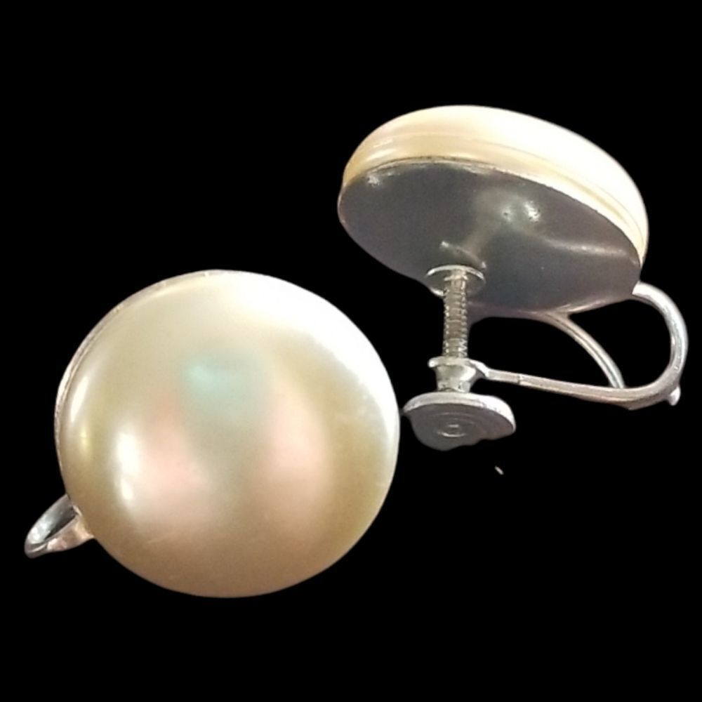 ⭐️ Vintage Screwback Mabe Style Faux Pearl Earrings